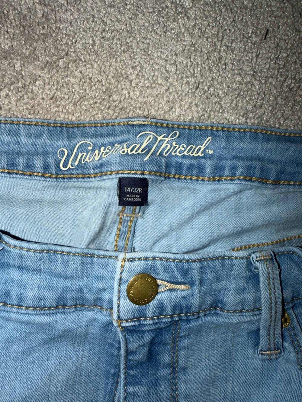 Universal Thread Light Wash Ripped Skinny Jeans - Picture 2 of 2